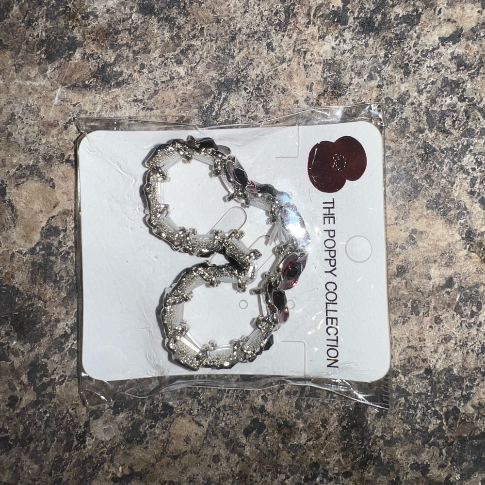 $6 POPPY BRACELET. NEW. STAINLESS STEEL. $6 if bundled - Picture 4 of 5
